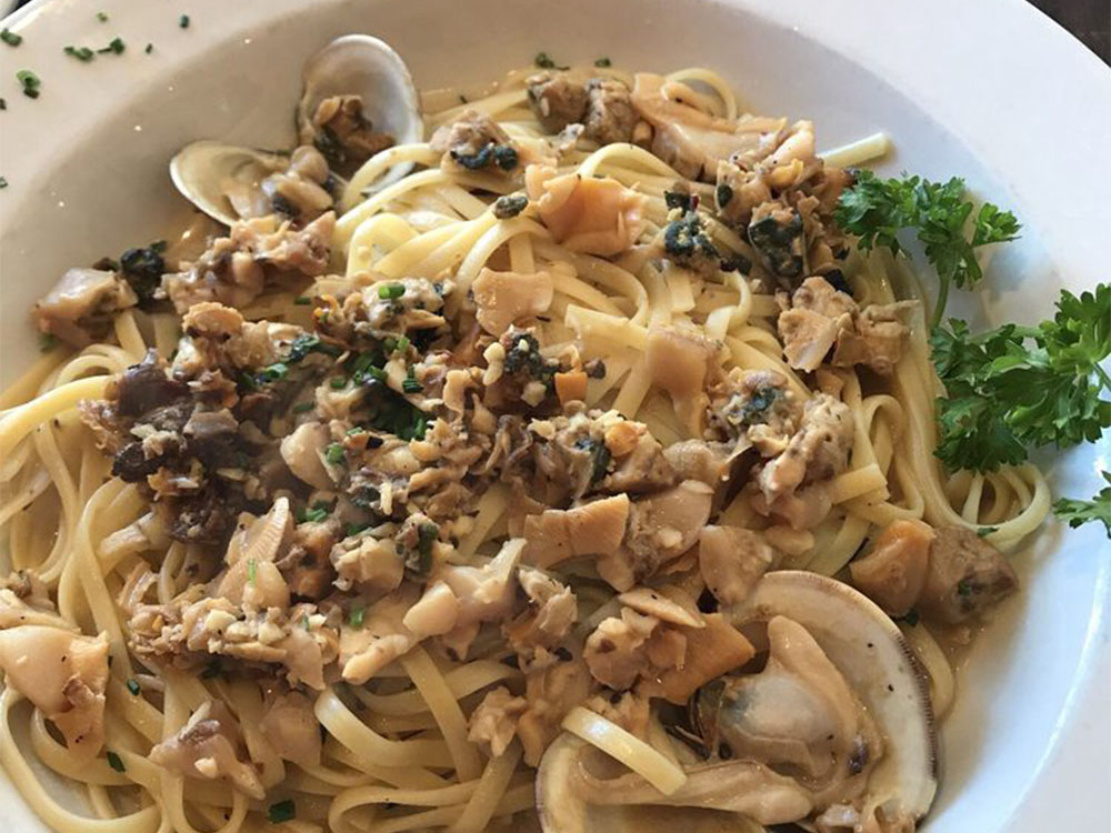 Leo's Casa Calamari foods